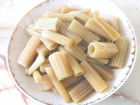 具材はフキだけ!ゆでフキのシンプル炒め煮♪